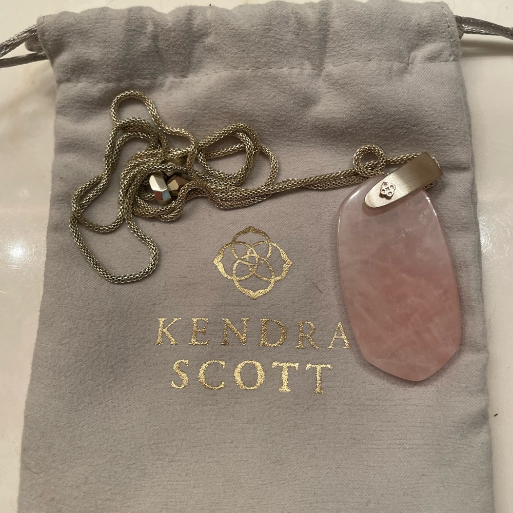 Kendra Scott Inez Gold long pendant in rose quartz